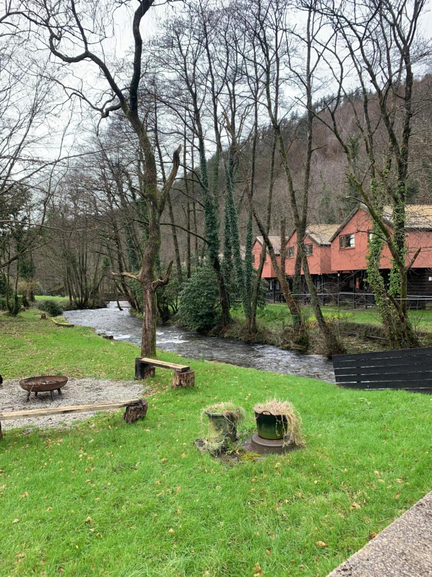 L And A Lodges Port Talbot Extérieur photo